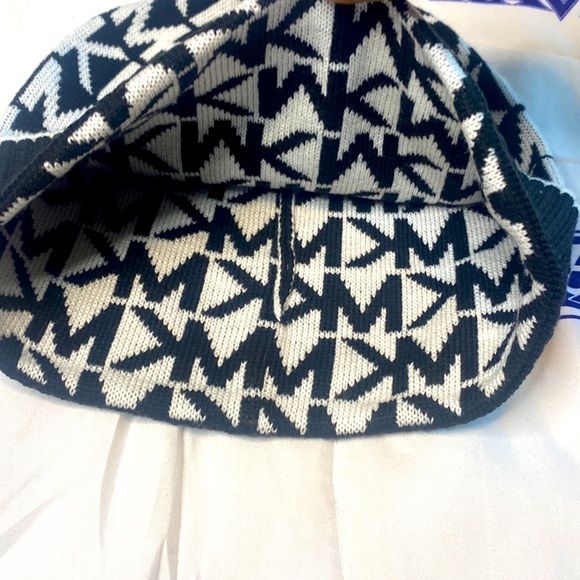 MICHEAL KORS Fall season 2021 Blk & Wht Hat GREAT GIFT FOR HER - Picture 2 of 4